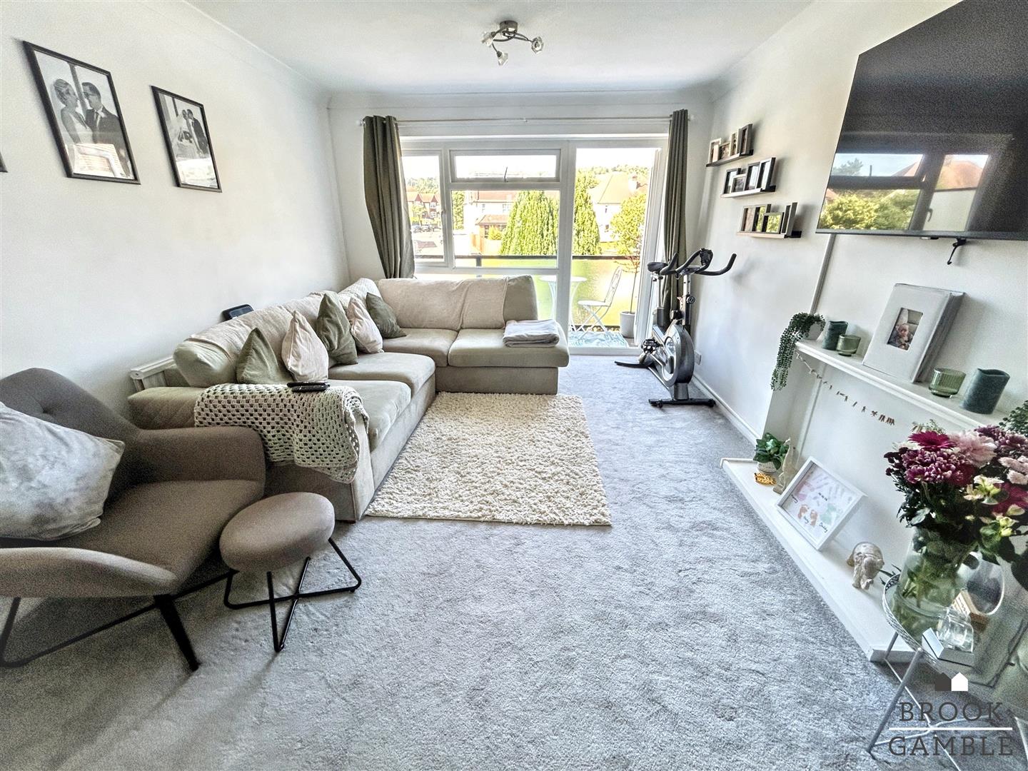 2 Bedroom Apartment. Shortdean Place in Eastbourne, East Sussex 7